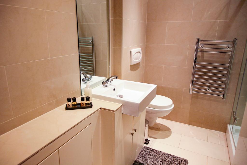 Club Living - Barbican Apartments Londra Camera foto